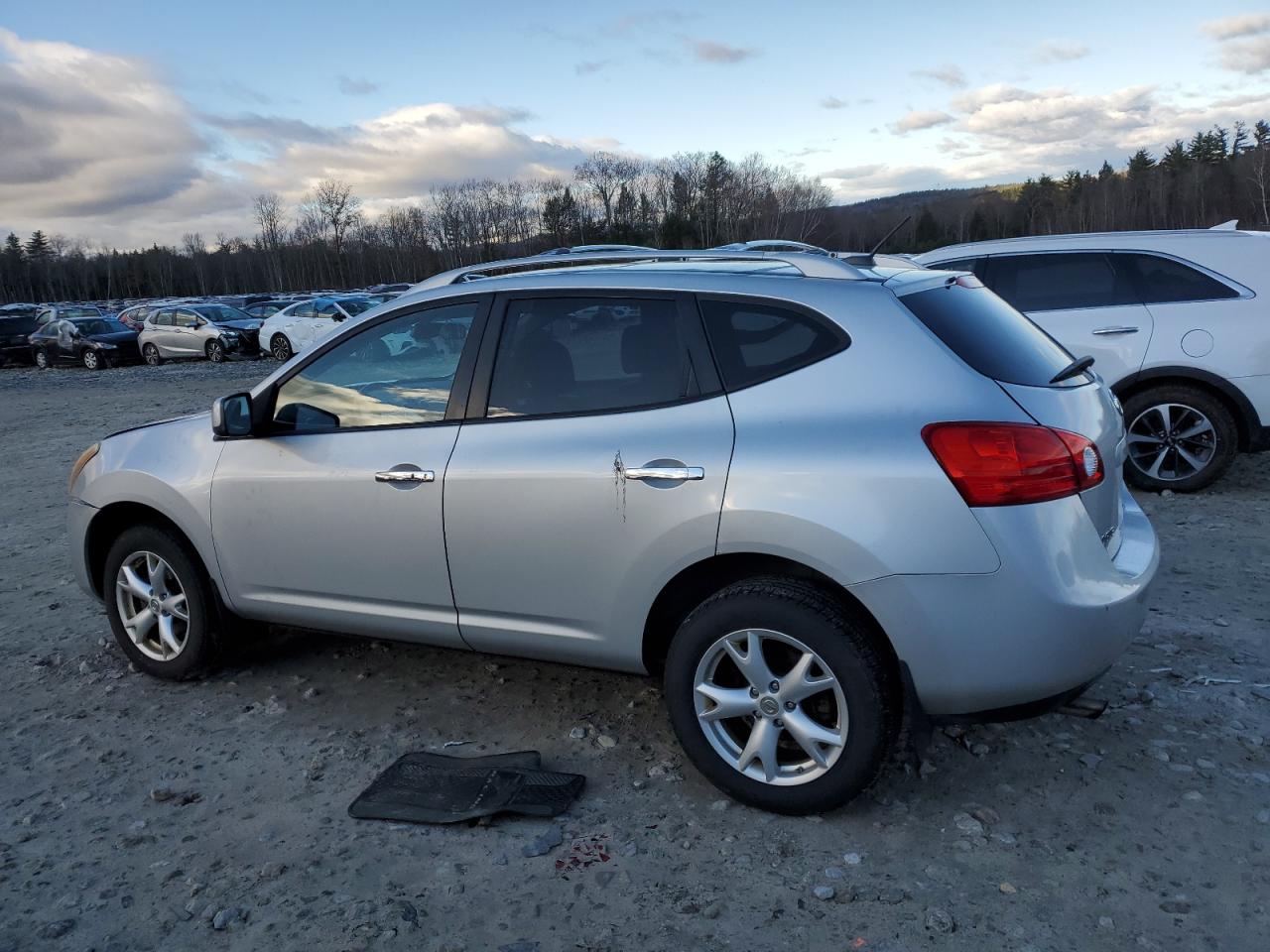 2010 Nissan Rogue - Image 2