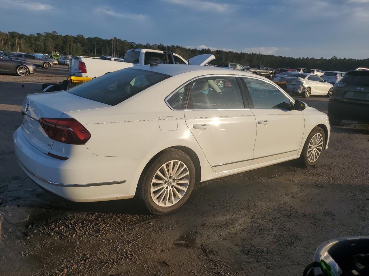 2017 Volkswagen Passat - Image 3