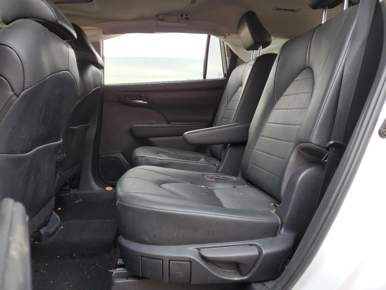 2020 Toyota Highlander - Image 11