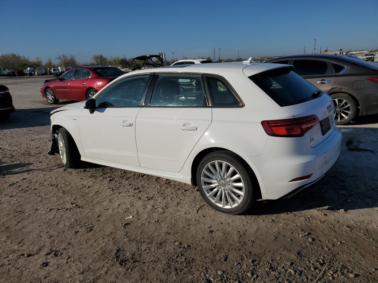 VIN WAUUPBFF5HA058497 2017 AUDI A3 no.2