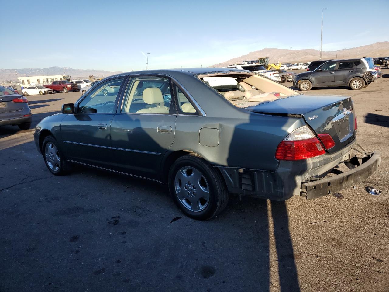 2004 Toyota Avalon - Image 2
