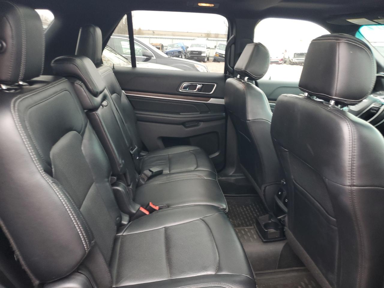 2016 Ford Explorer - Image 11