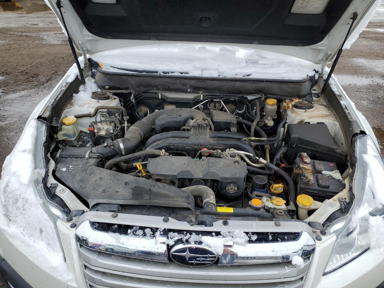 2013 Subaru Outback - Image 14