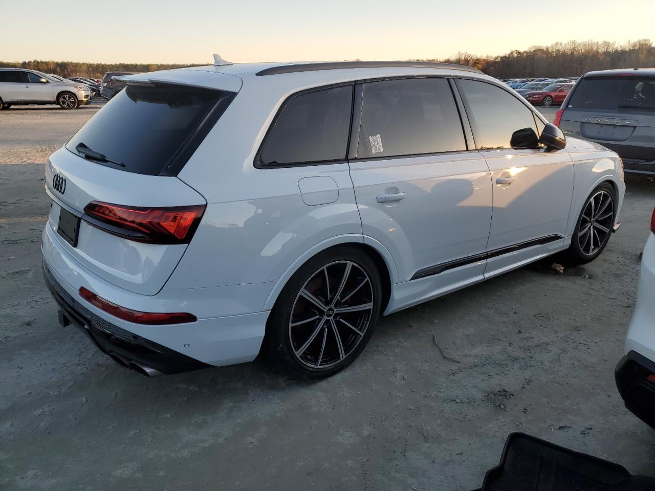 2023 Audi SQ7 - Image 3