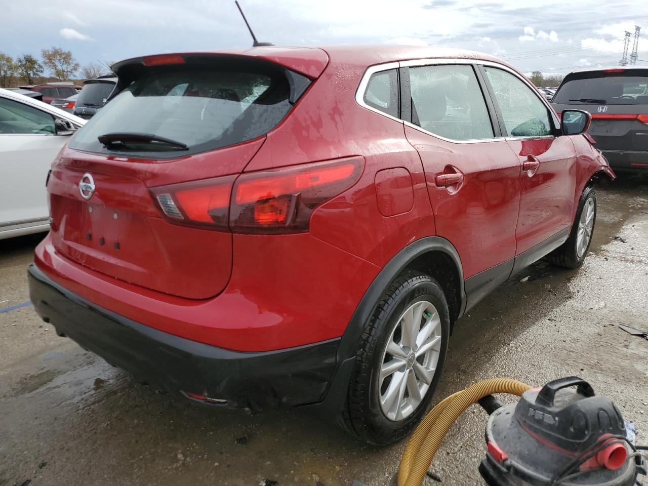 2017 Nissan Rogue - Image 3