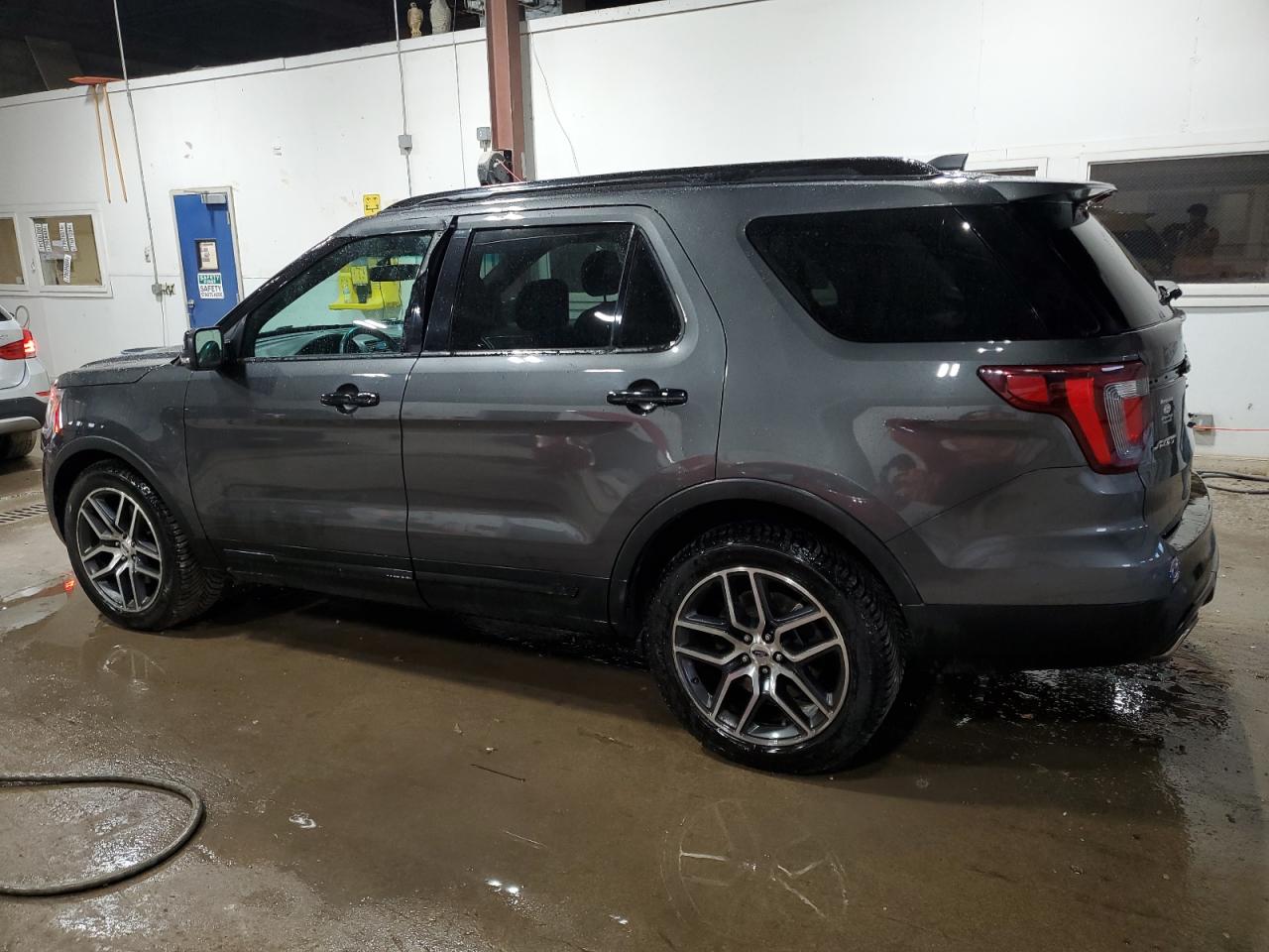 2016 Ford Explorer - Image 2
