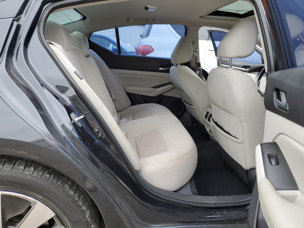 2019 Nissan Altima - Image 10