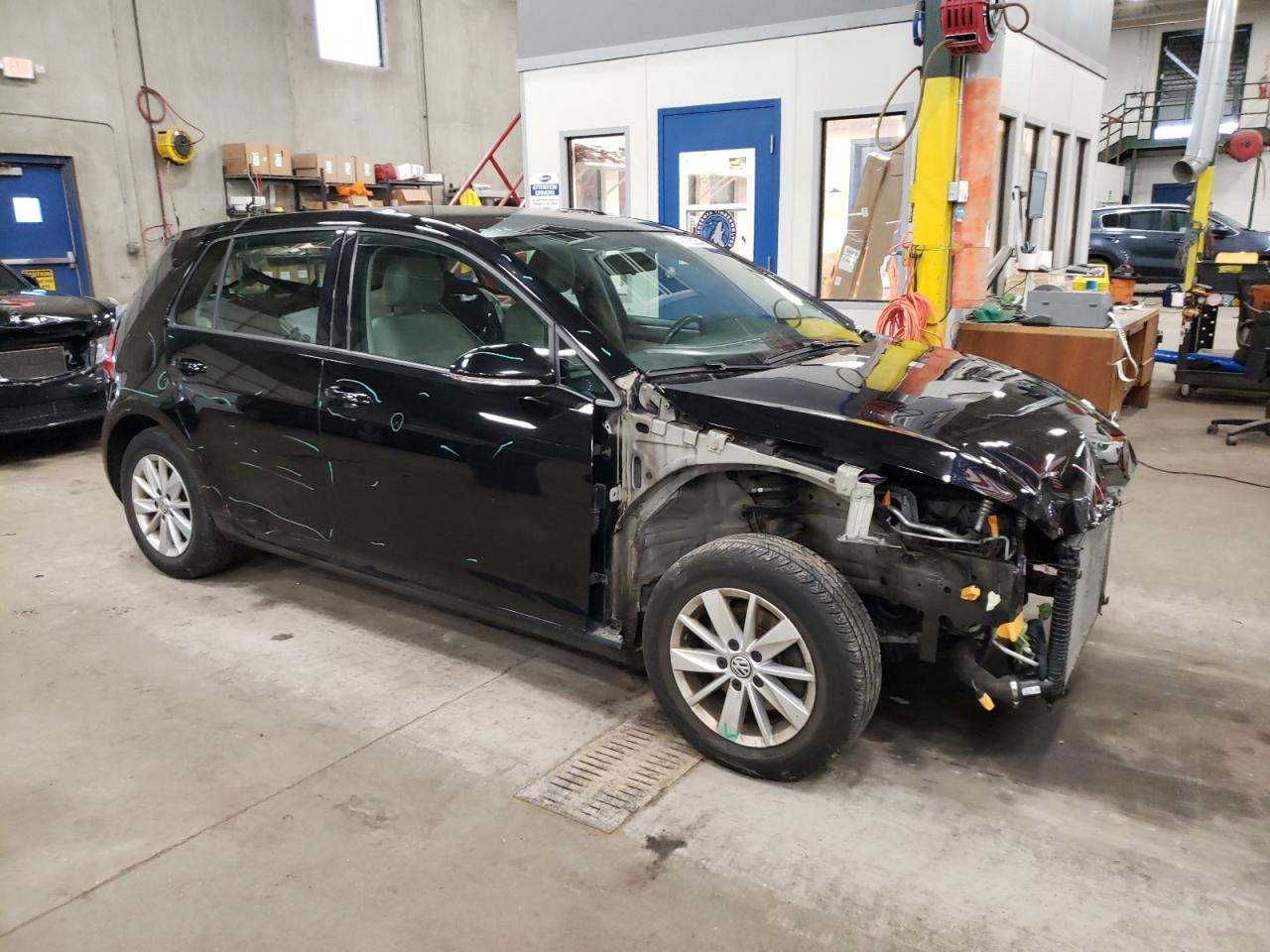 2017 Volkswagen Golf - Image 4