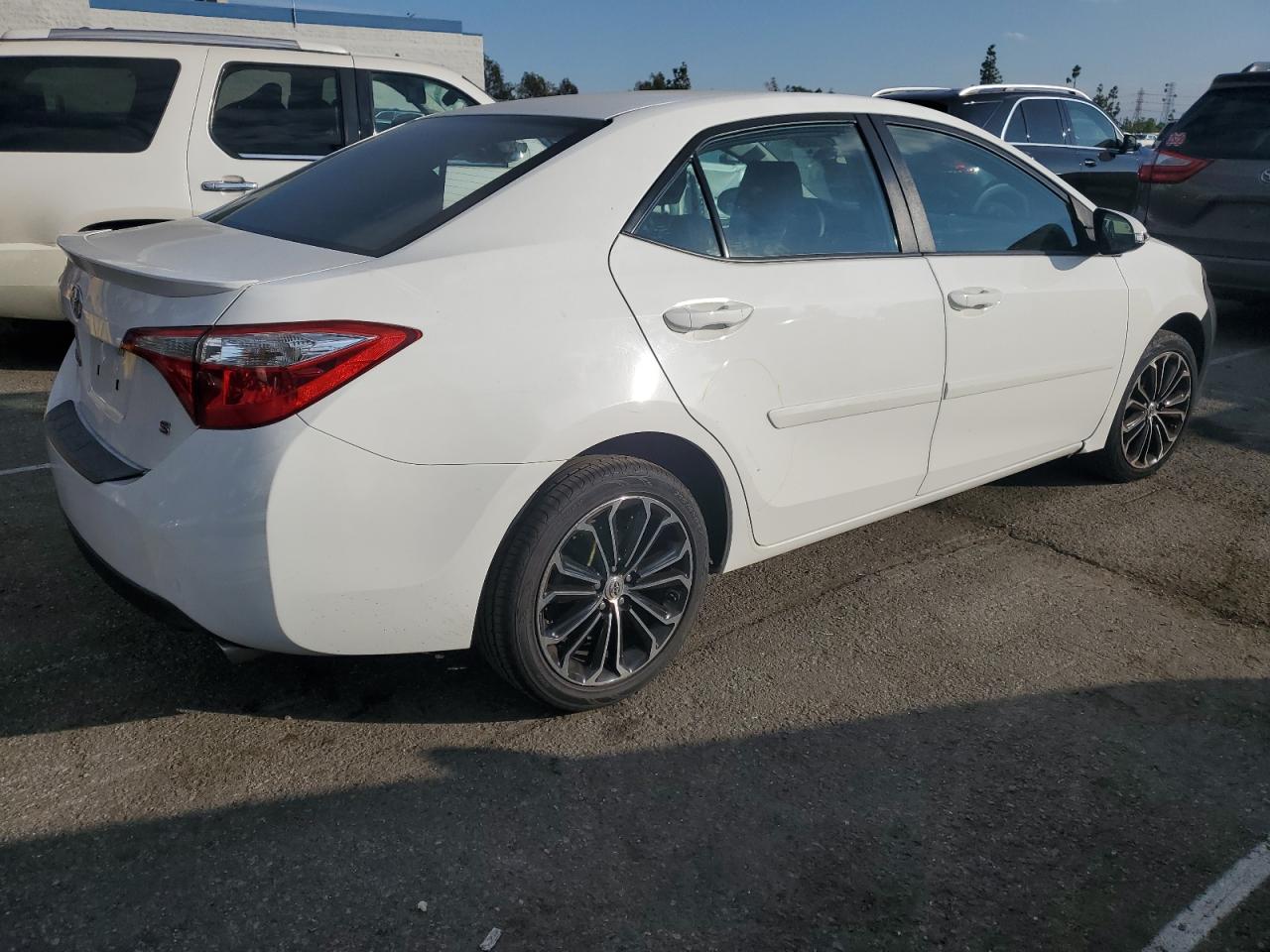 VIN 5YFBURHE2GP400384 2016 TOYOTA COROLLA no.3