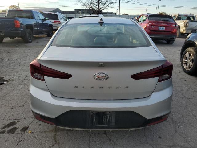  HYUNDAI ELANTRA 2019 Srebrny