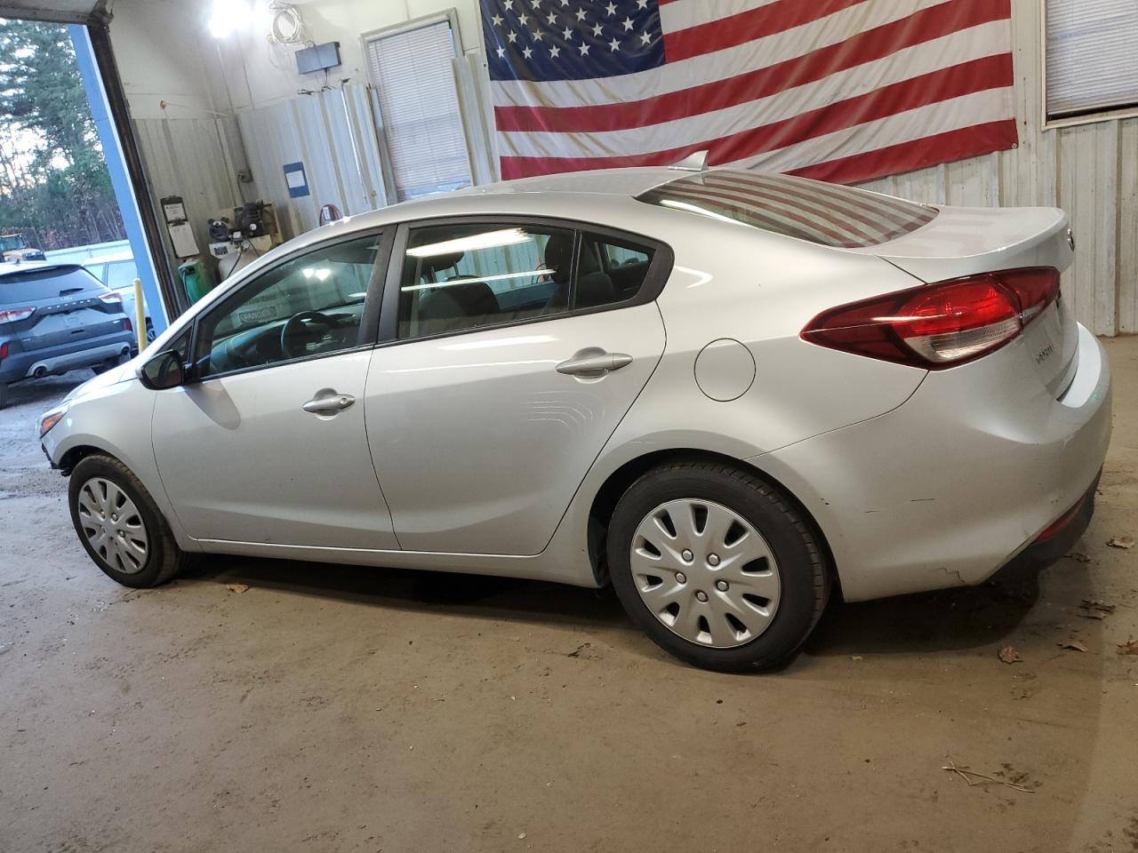 VIN 3KPFK4A75JE283558 2018 KIA FORTE no.2