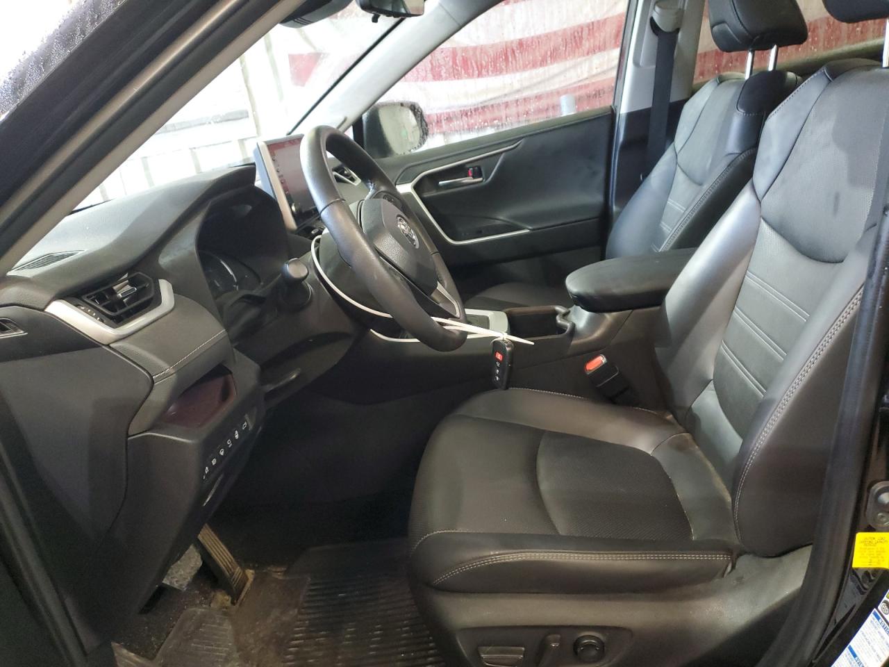 2022 Toyota RAV 4 - Image 7