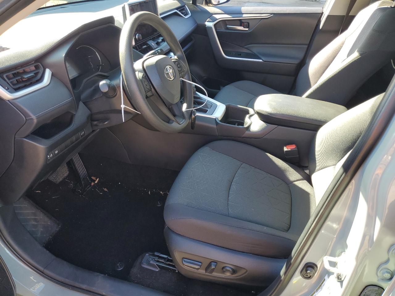 2023 Toyota RAV 4 - Image 7