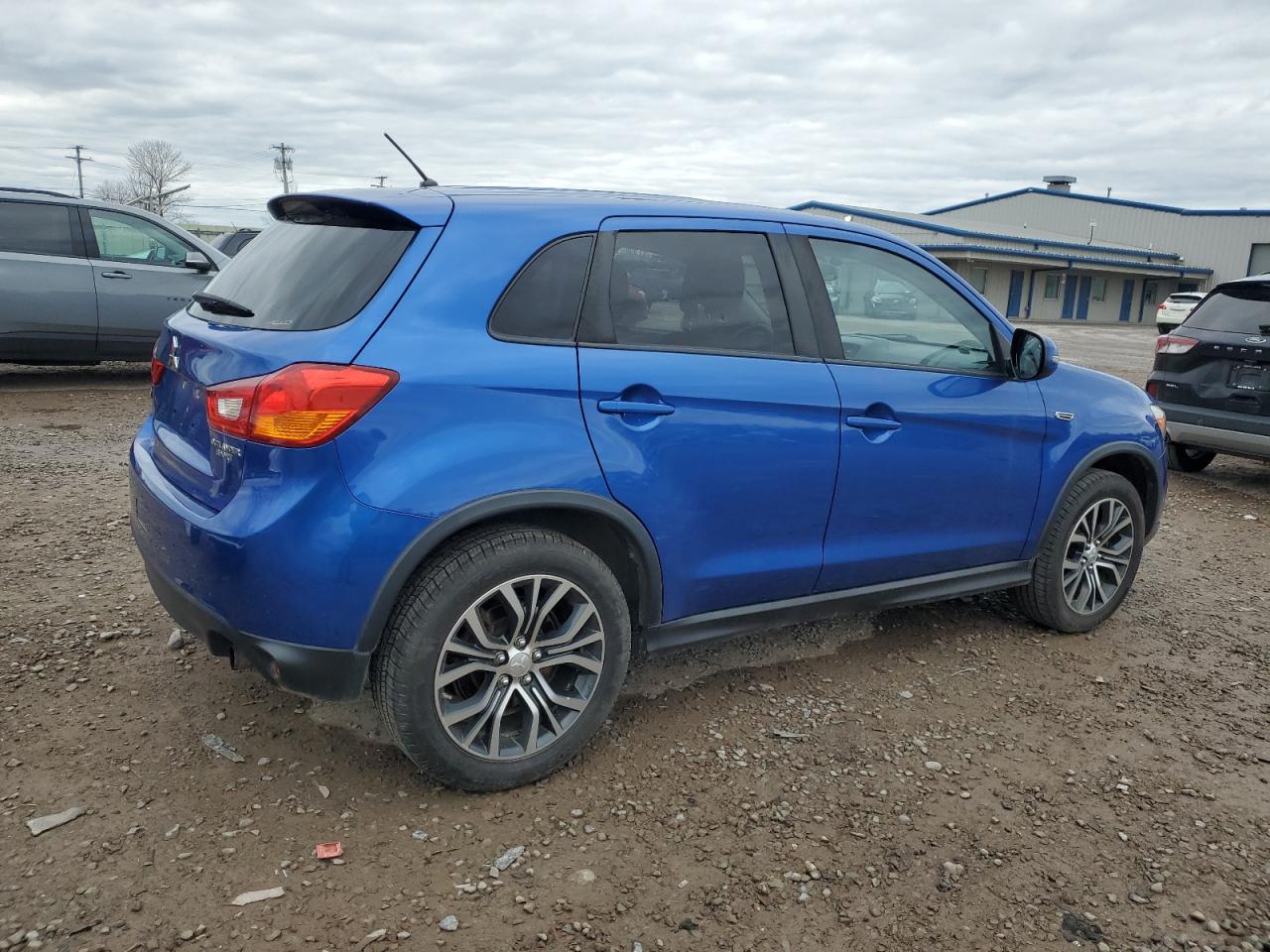 2016 Mitsubishi Outlander - Image 3