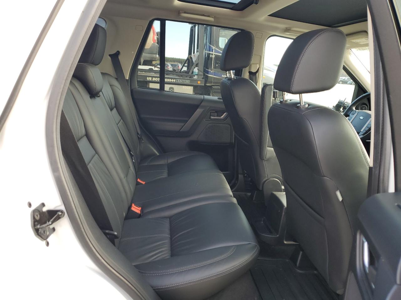 2014 Land Rover LR2 - Image 11