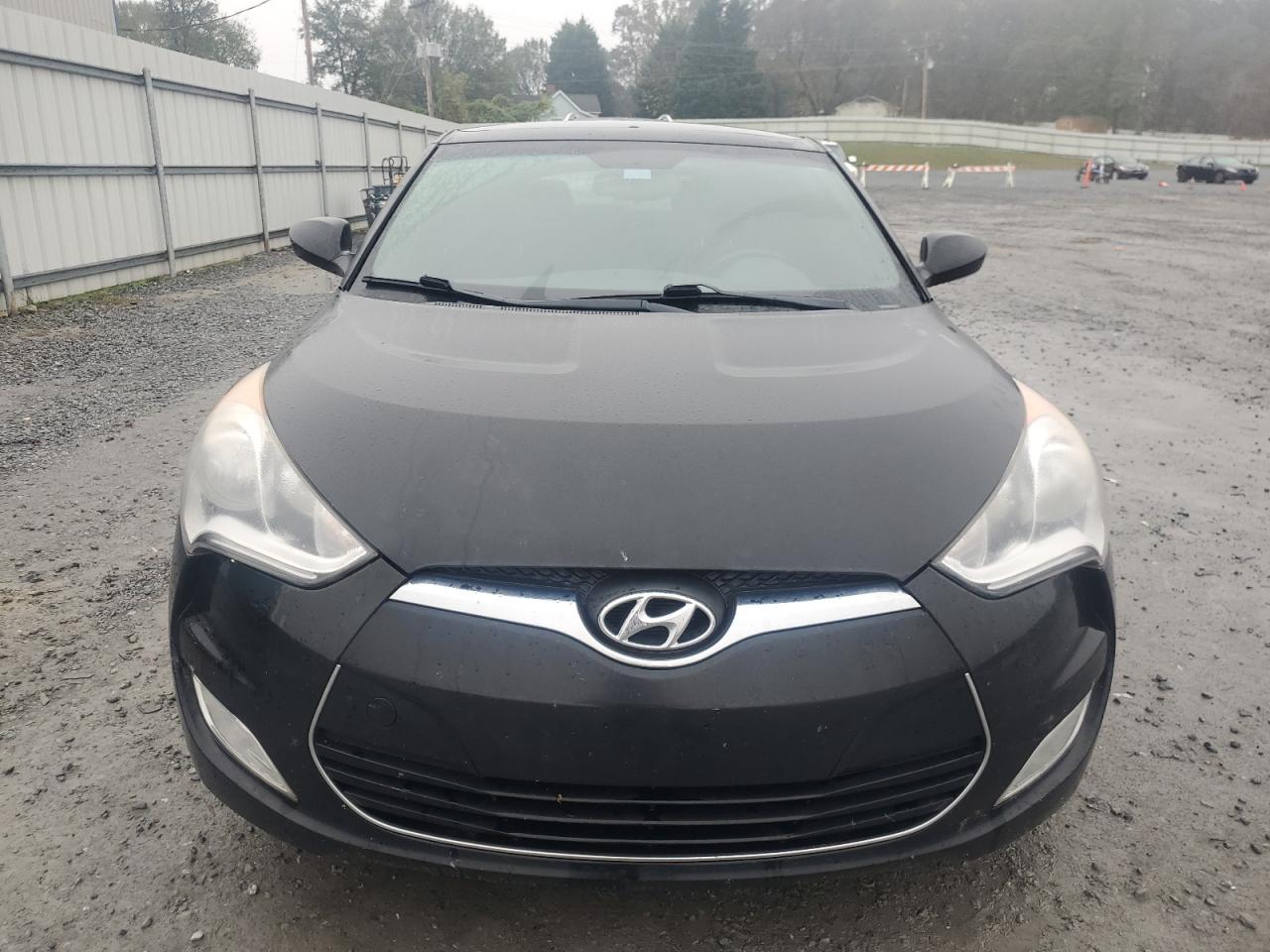 2017 Hyundai Veloster - Image 5