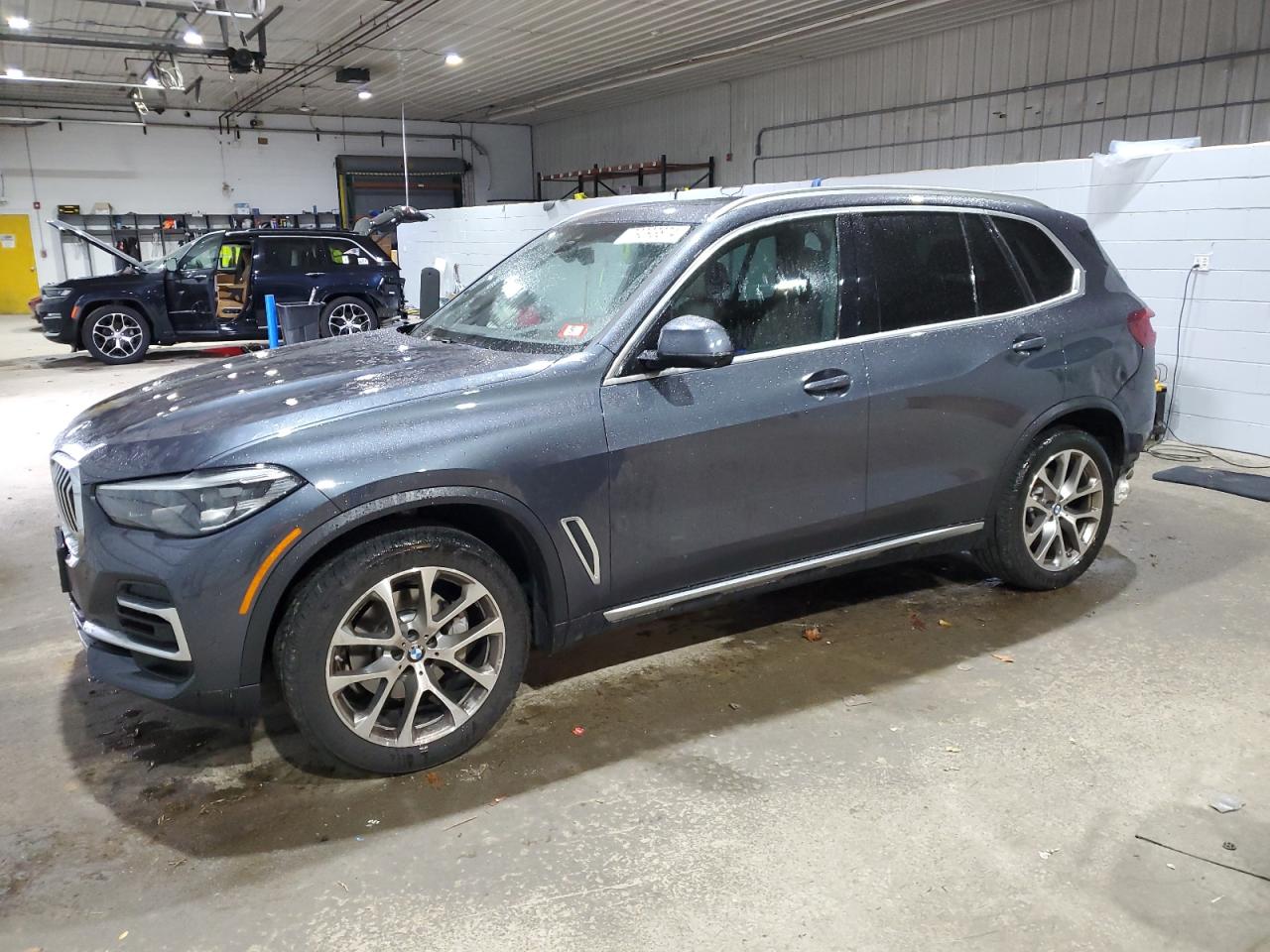 VIN 5UXCR6C02N9M05912 2022 BMW X5 no.1