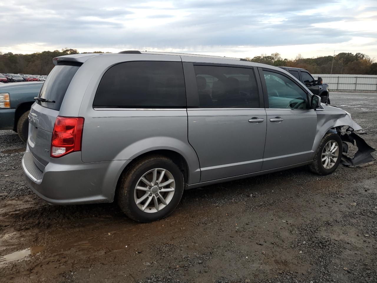 2019 Dodge Caravan - Image 3