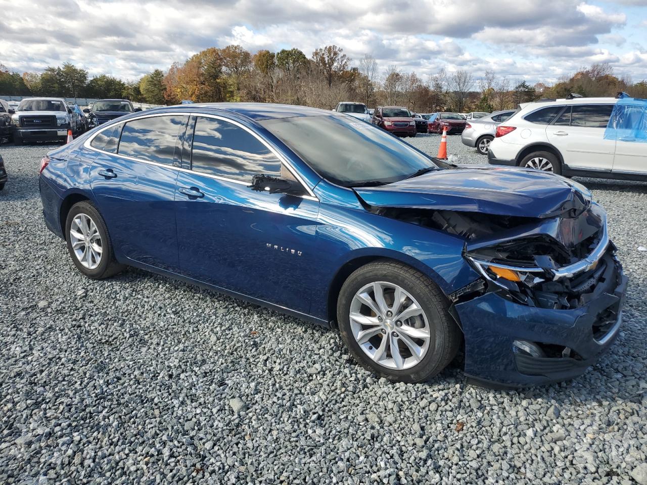 VIN 1G1ZD5STXKF127184 2019 CHEVROLET MALIBU no.4