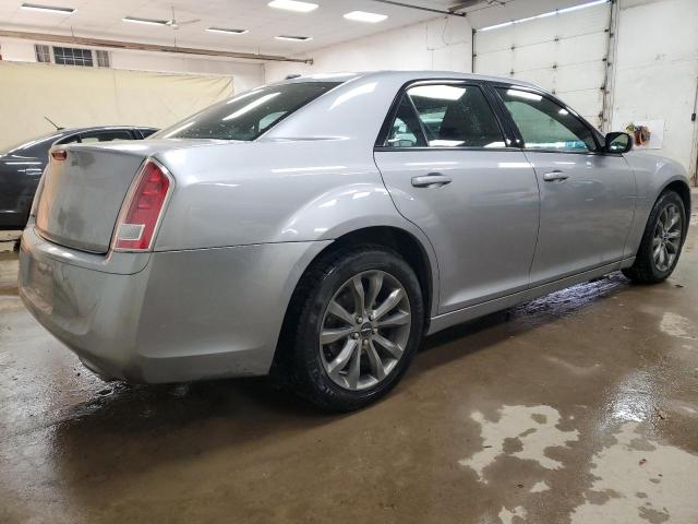  CHRYSLER 300 2014 Srebrny