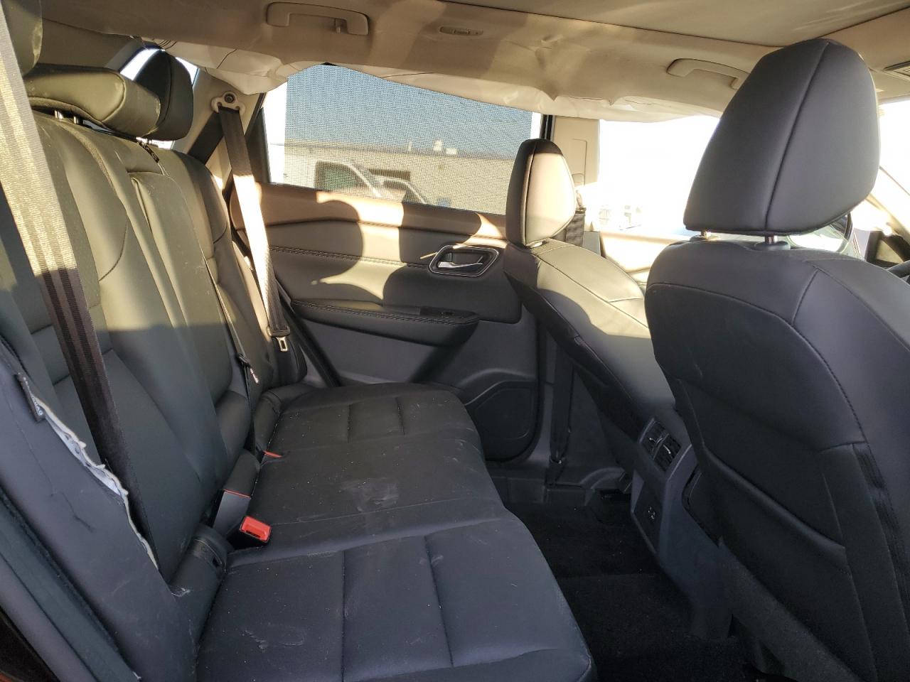 2021 Nissan Rogue - Image 11