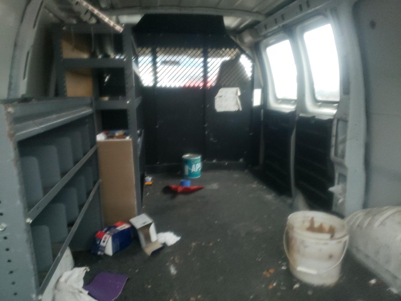 2009 Chevrolet Express - Image 10