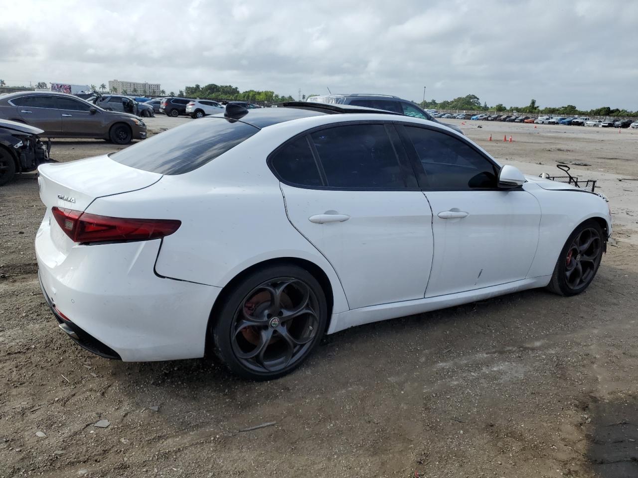 2018 Alfa Romeo Giulia - Image 3