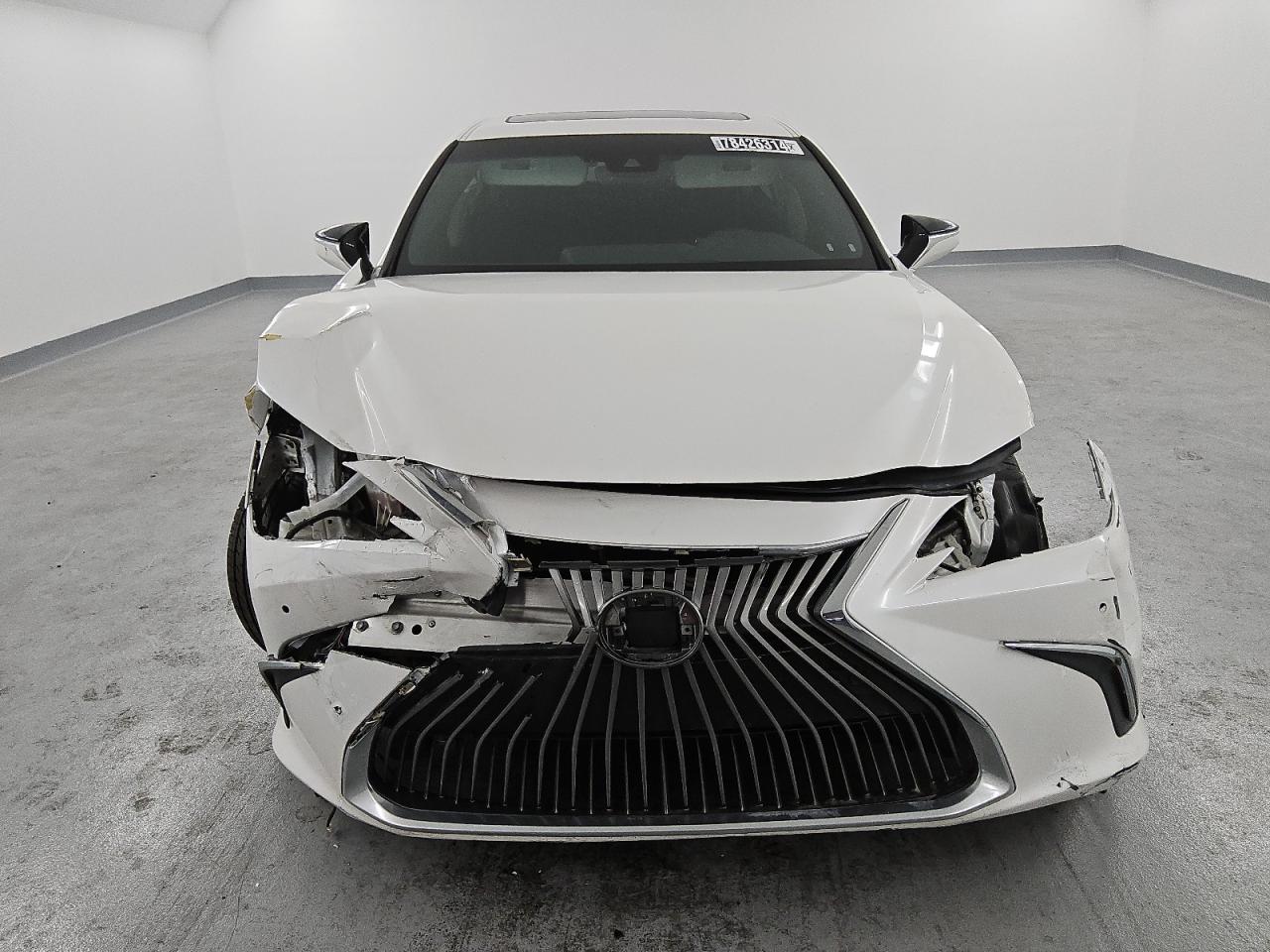 2021 Lexus ES - Image 5