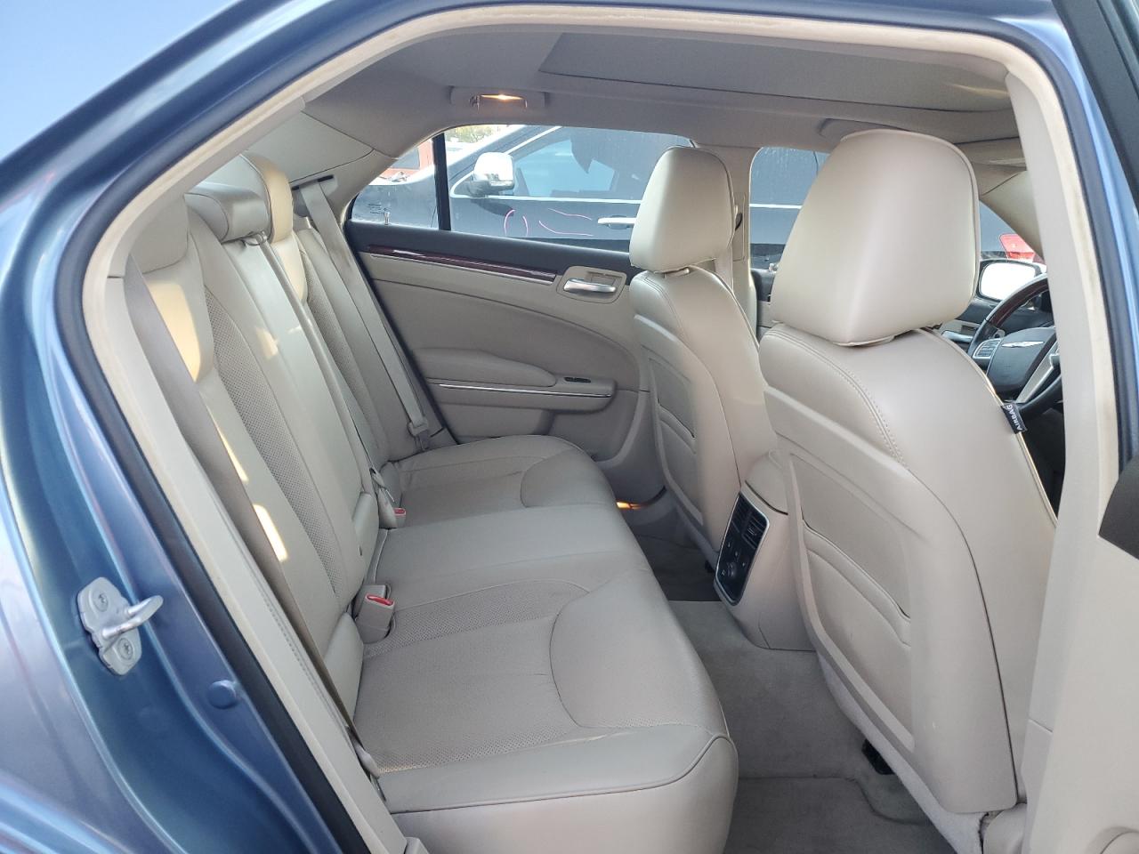 2011 Chrysler 300 - Image 10