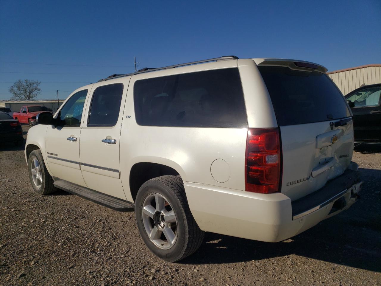 VIN 1GNSKKE76ER213436 2014 CHEVROLET SUBURBAN no.2