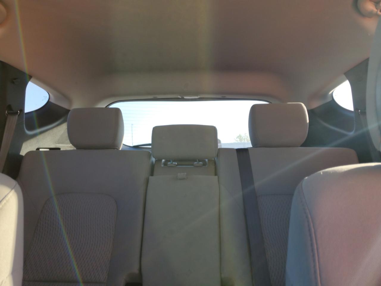 2015 Hyundai Santa Fe - Image 10