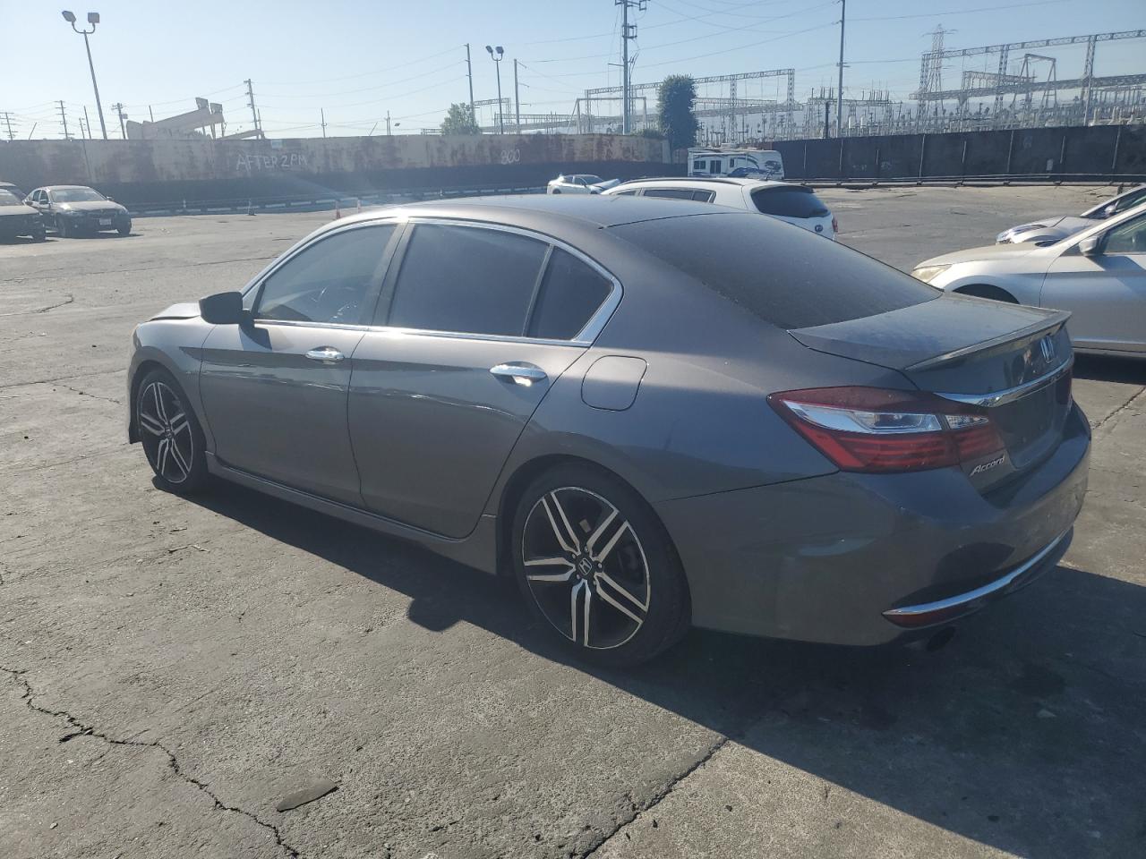 VIN 1HGCR2F5XHA048355 2017 HONDA ACCORD no.2