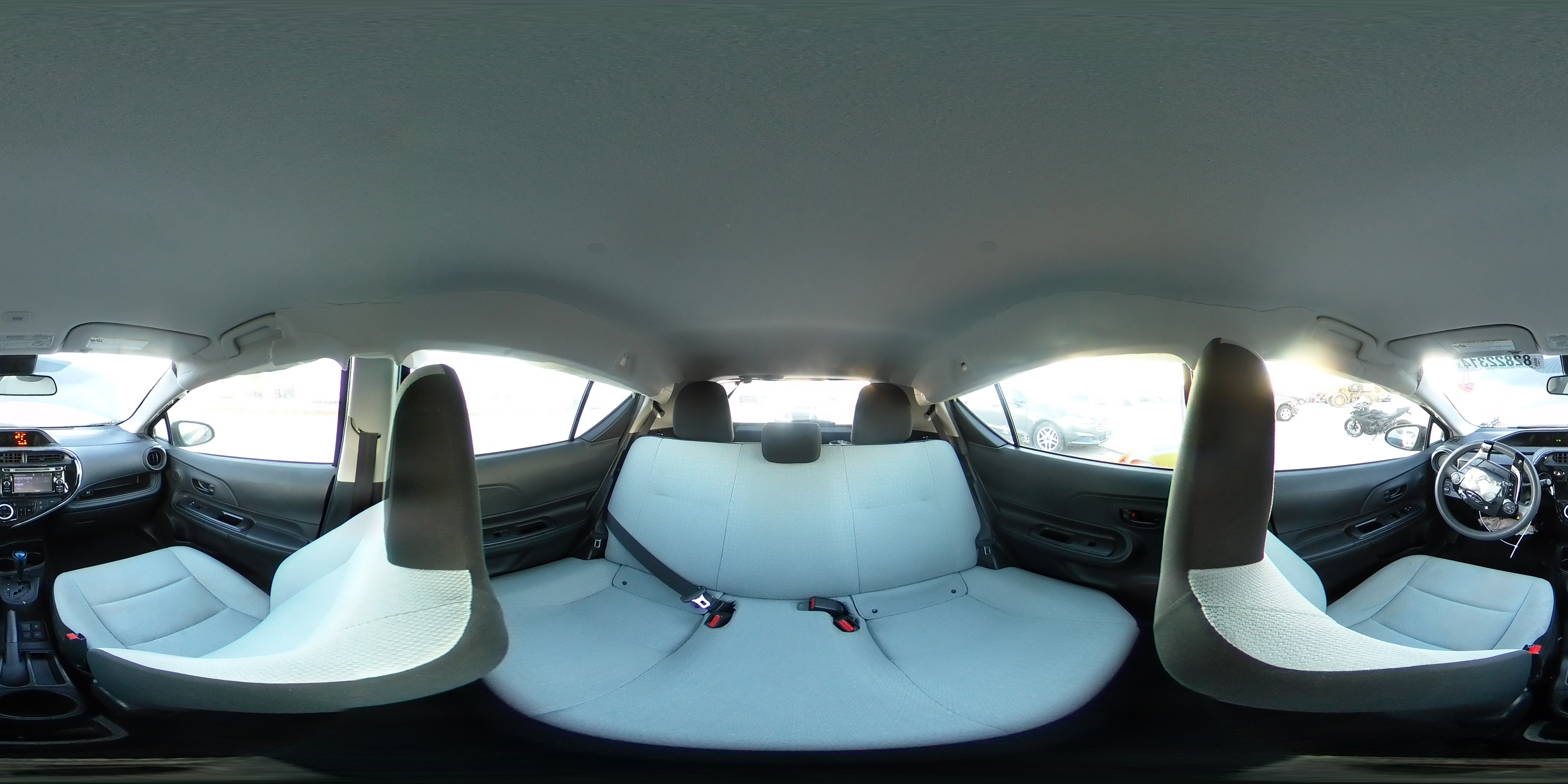 2018 Toyota Prius - Image 12