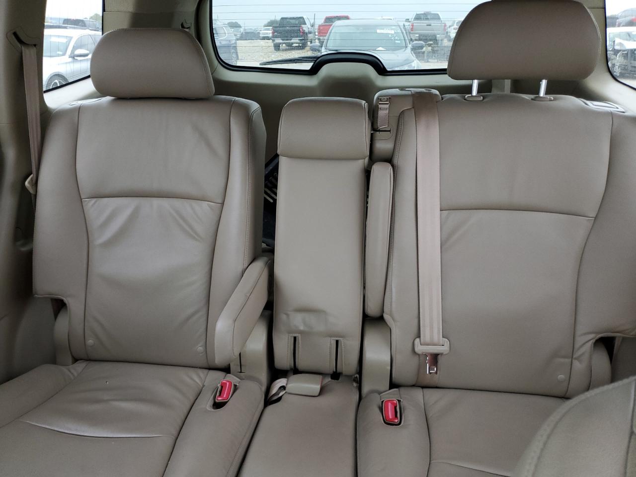 2010 Toyota Highlander - Image 10