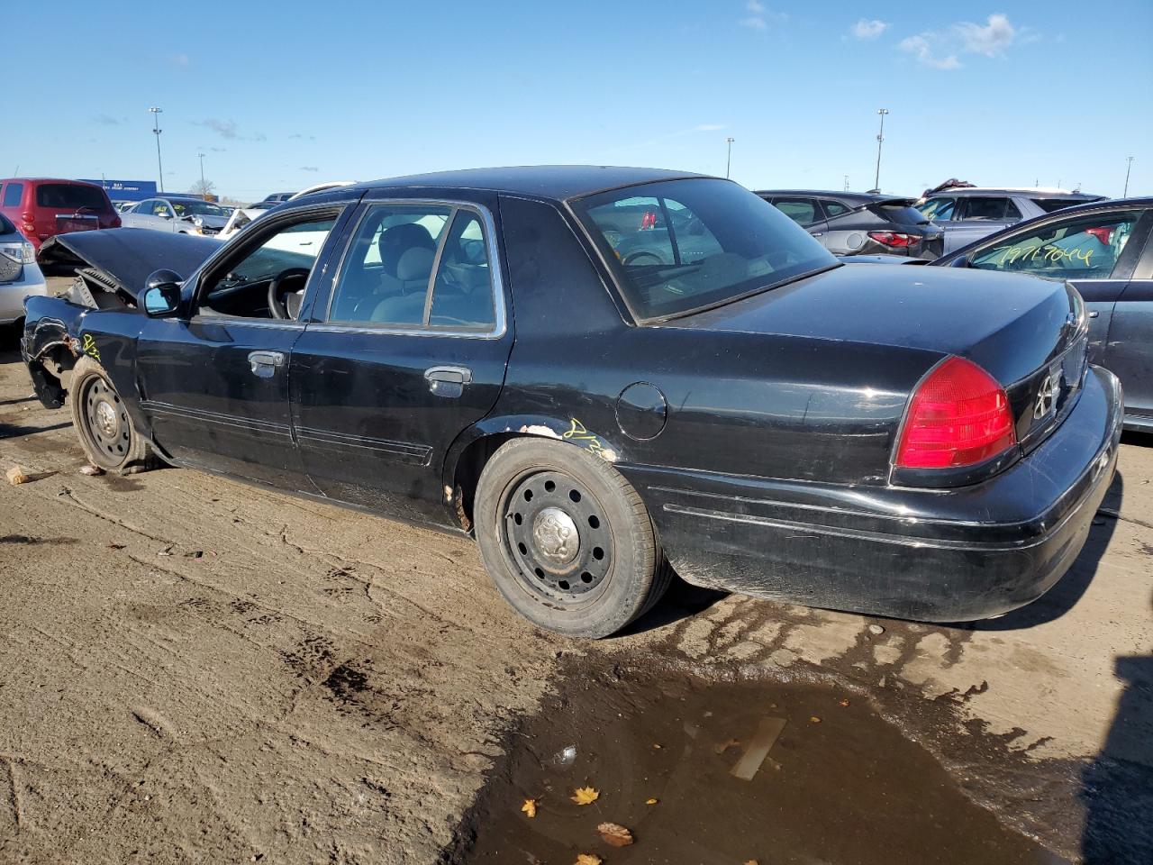 2010 Ford Crown Victoria - Image 2