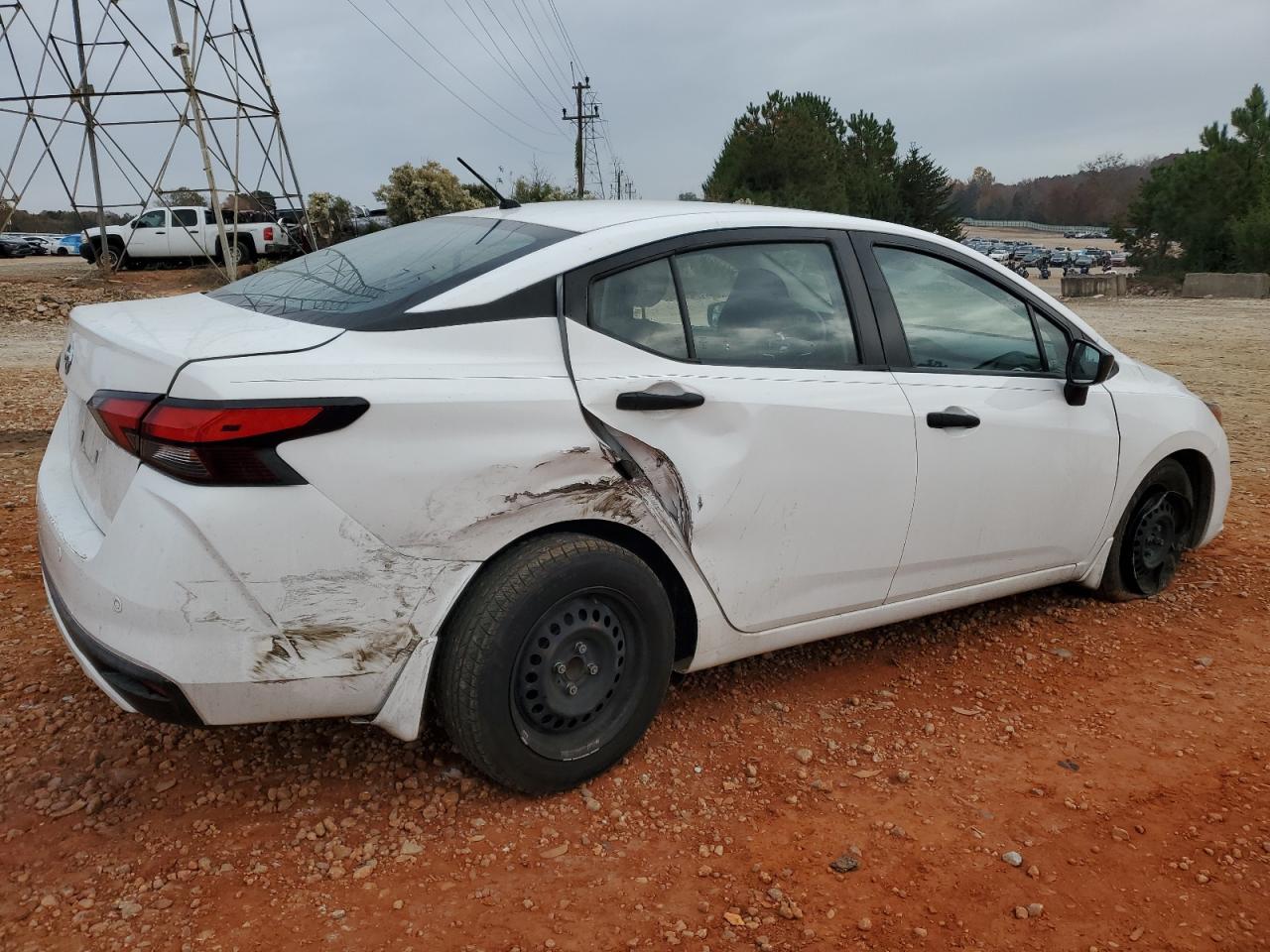 2020 Nissan Versa - Image 3