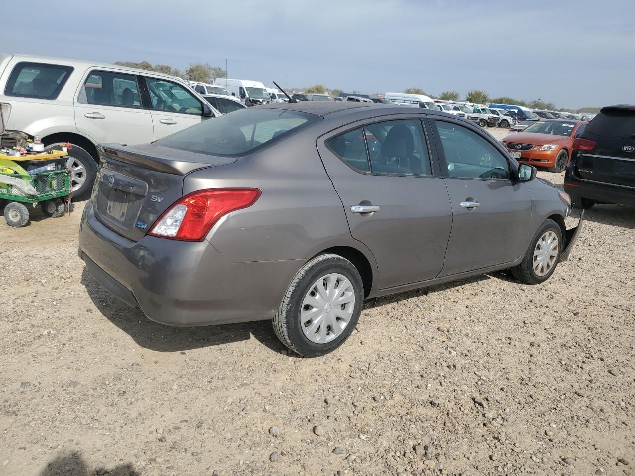 2015 Nissan Versa - Image 3