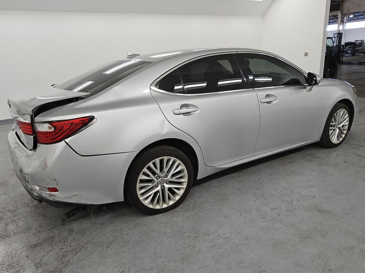 2014 Lexus ES - Image 3