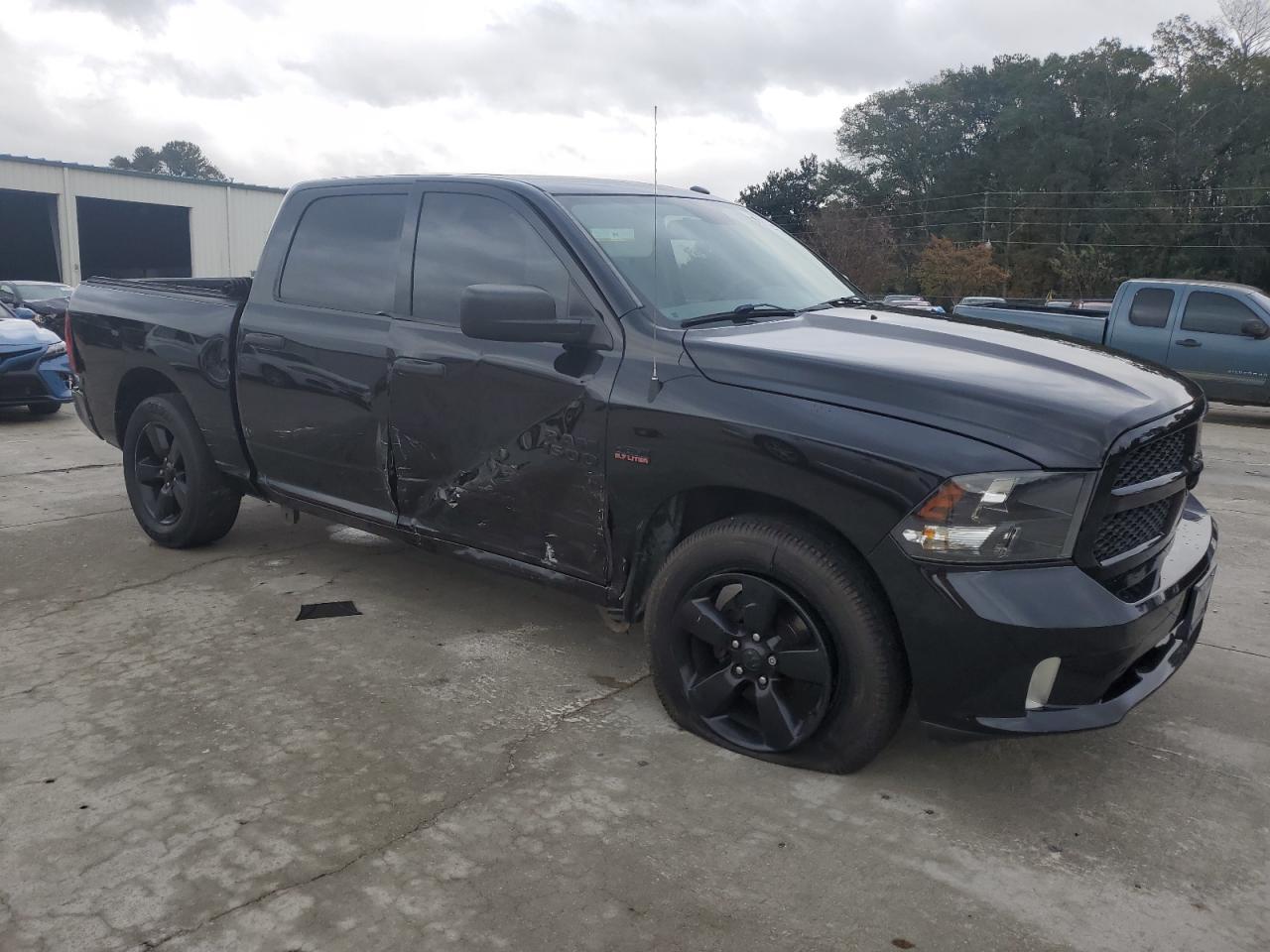 2016 RAM 1500 - Image 4