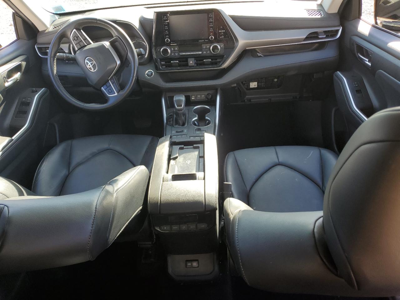 2022 Toyota Highlander - Image 8