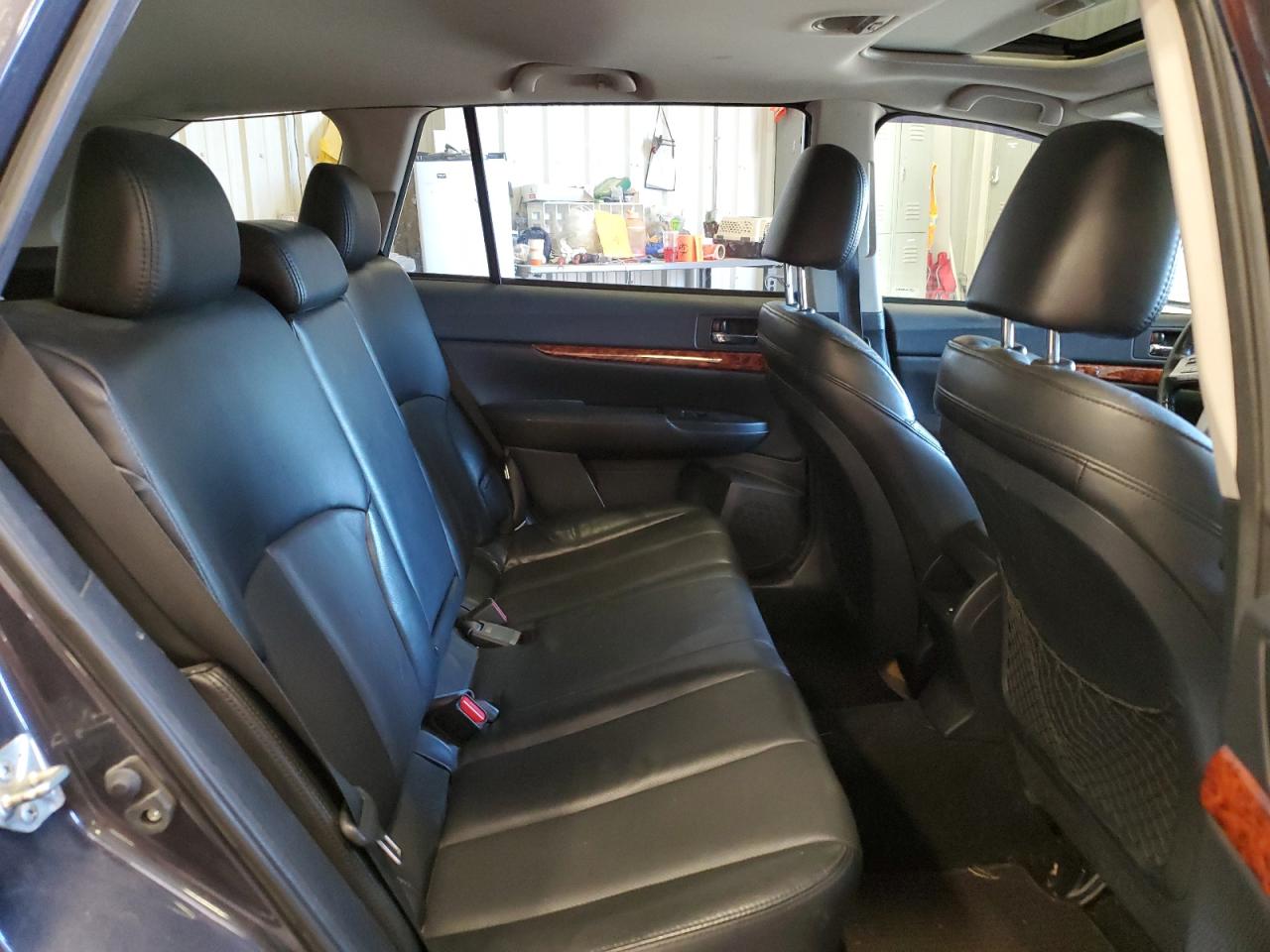 2011 Subaru Outback - Image 11