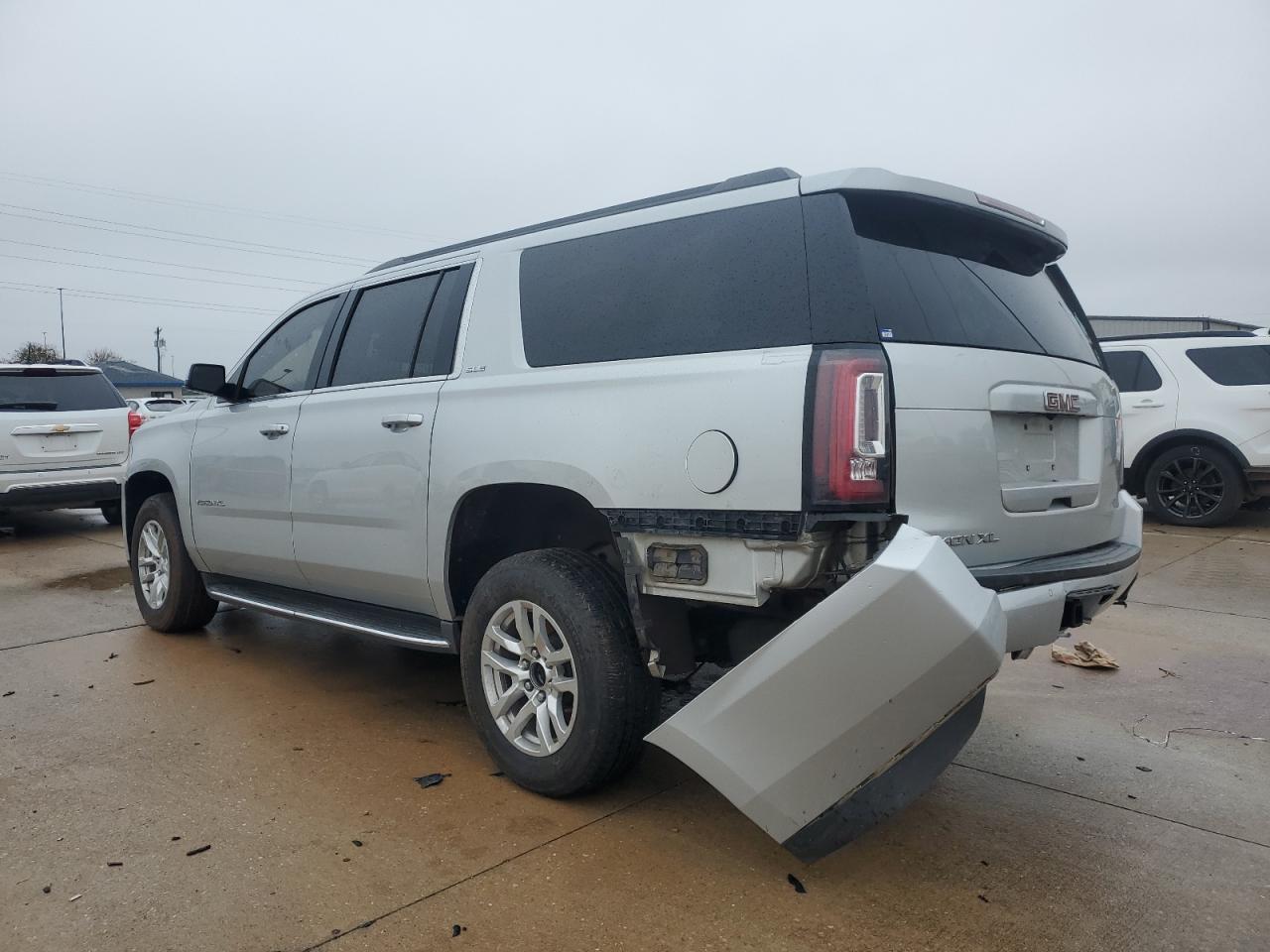 2016 GMC Yukon - Image 2