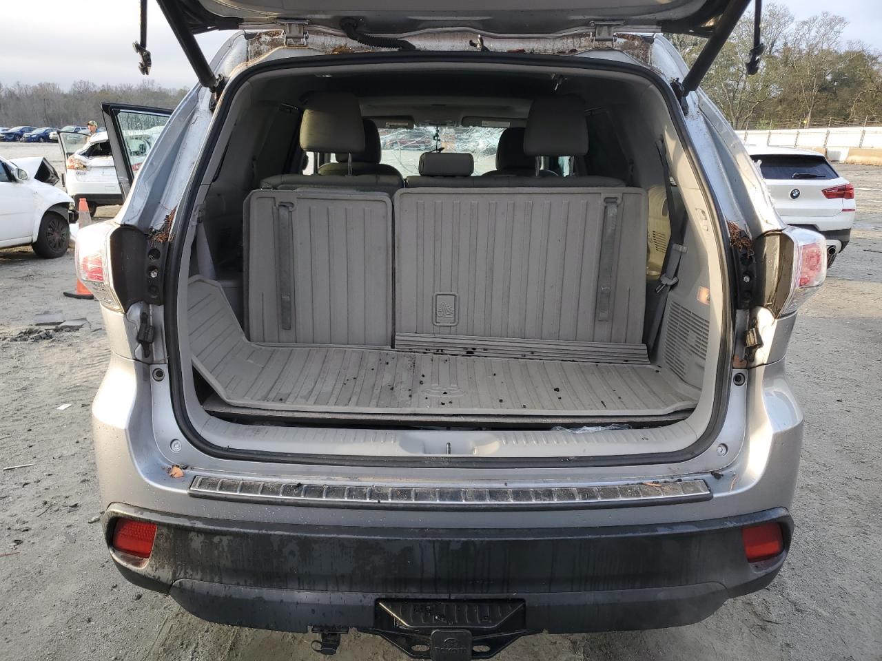2016 Toyota Highlander - Image 6