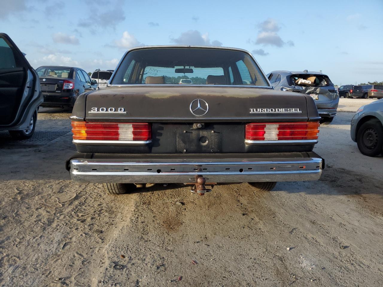 1983 Mercedes-Benz 300 Dt VIN: WDBAB33A8DB025998 Lot: 79548214