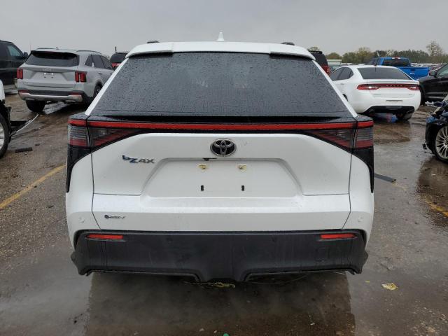  TOYOTA BZ4X XLE 2024 Biały