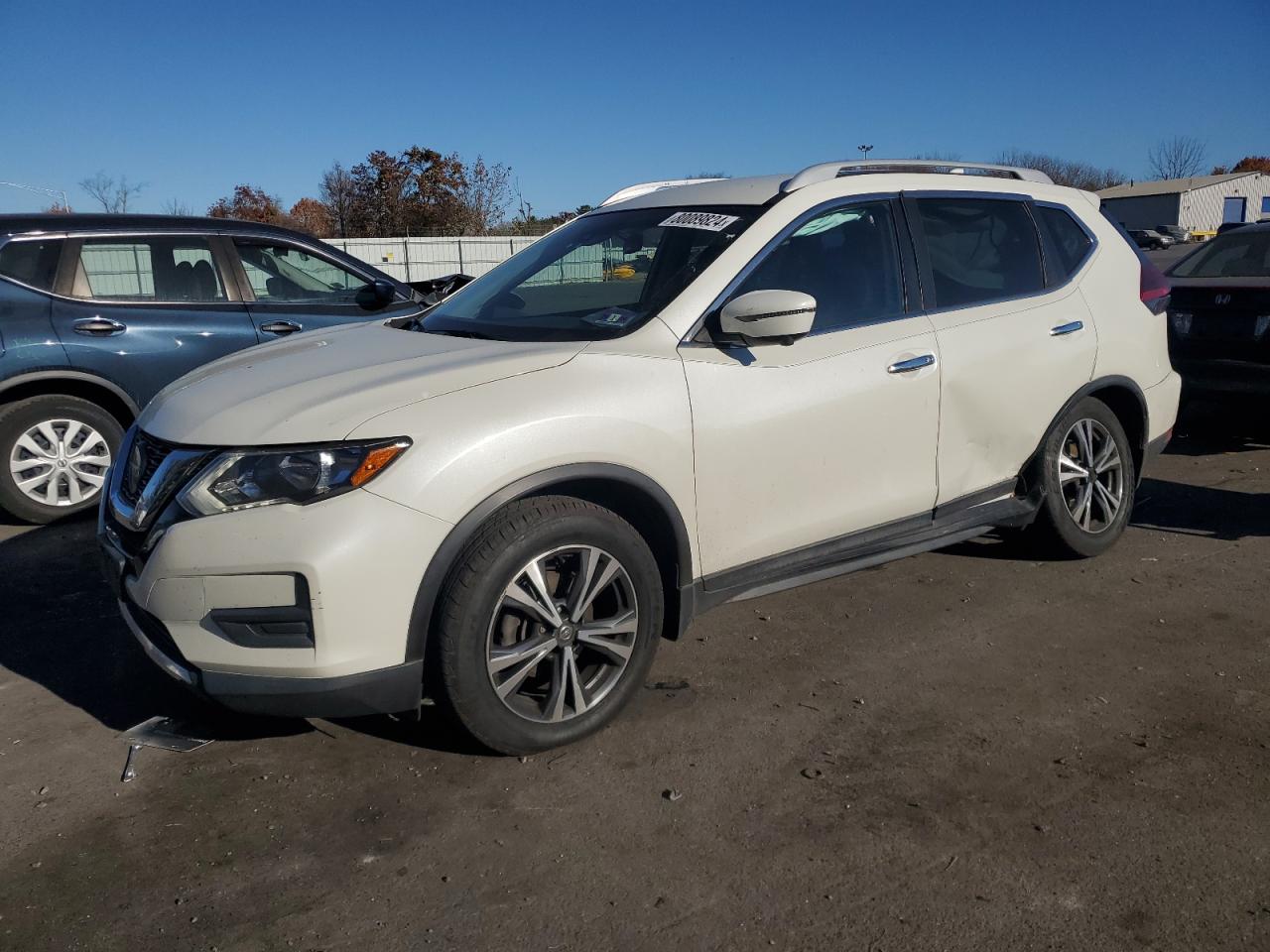 VIN 5N1AT2MV5KC750925 2019 NISSAN ROGUE no.1