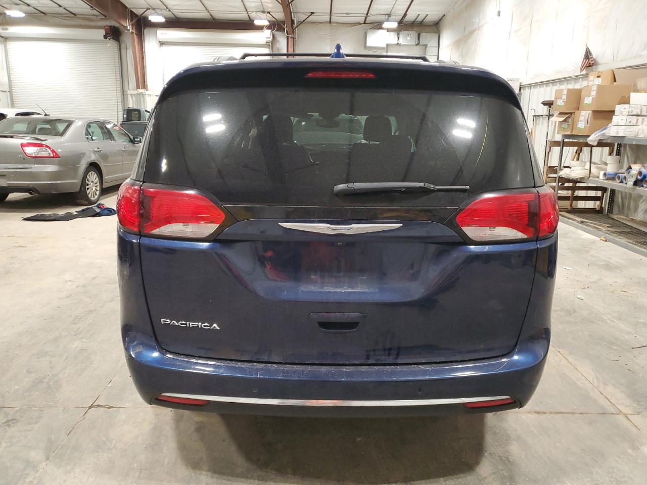 2017 Chrysler Pacifica - Image 6