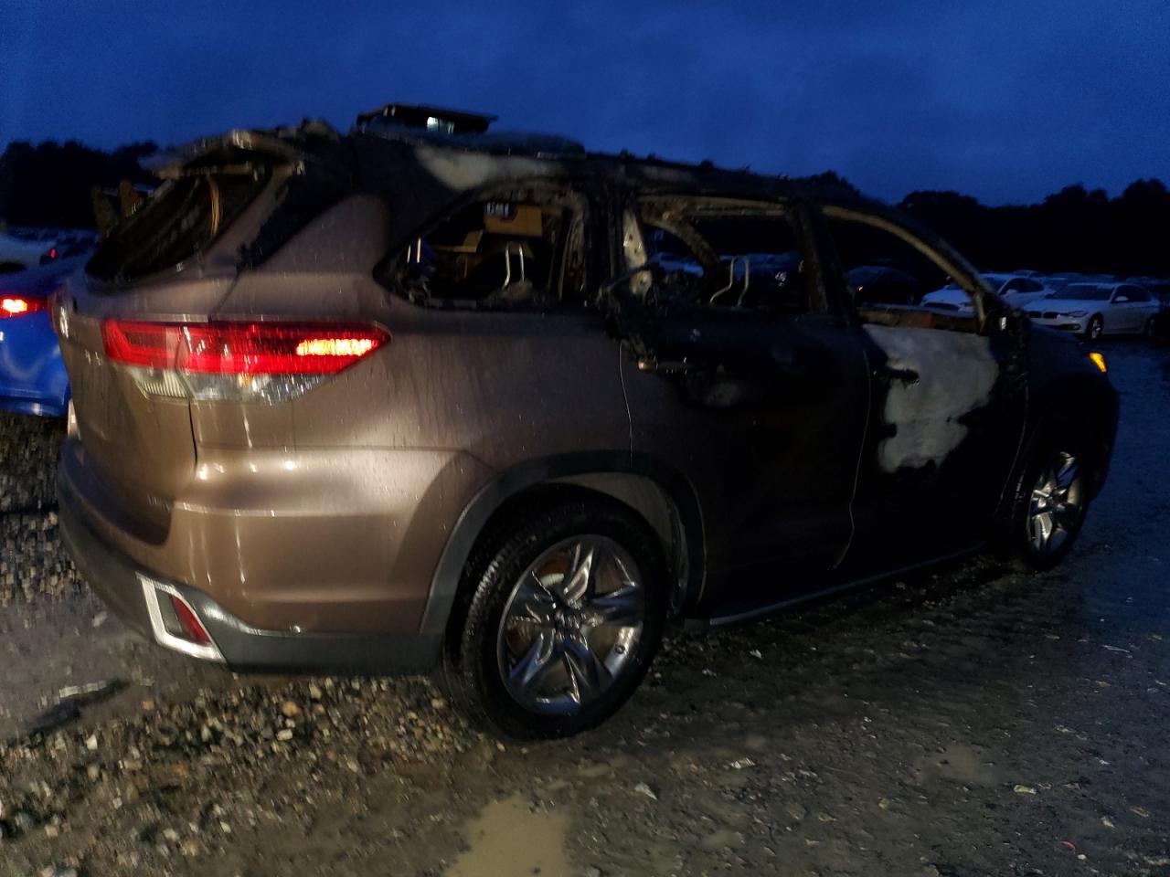 2019 Toyota Highlander - Image 3