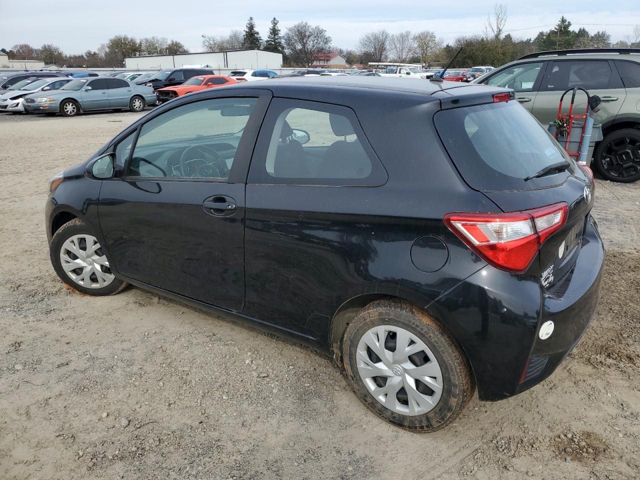 VIN VNKJTUD33JA097608 2018 TOYOTA YARIS no.2