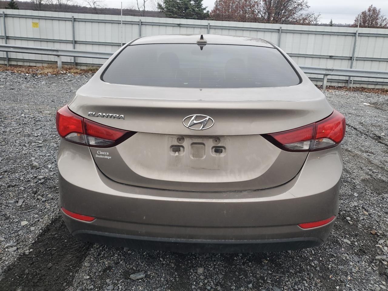 2016 Hyundai Elantra - Image 6